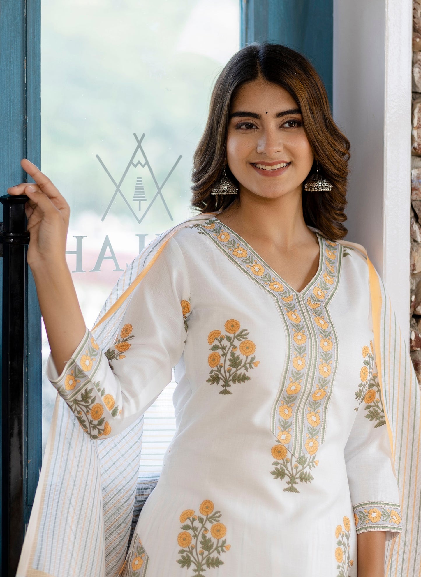 Ehnic Set Women Printed Straight Kurta and Pant set with Dupatta - Ethnic Set