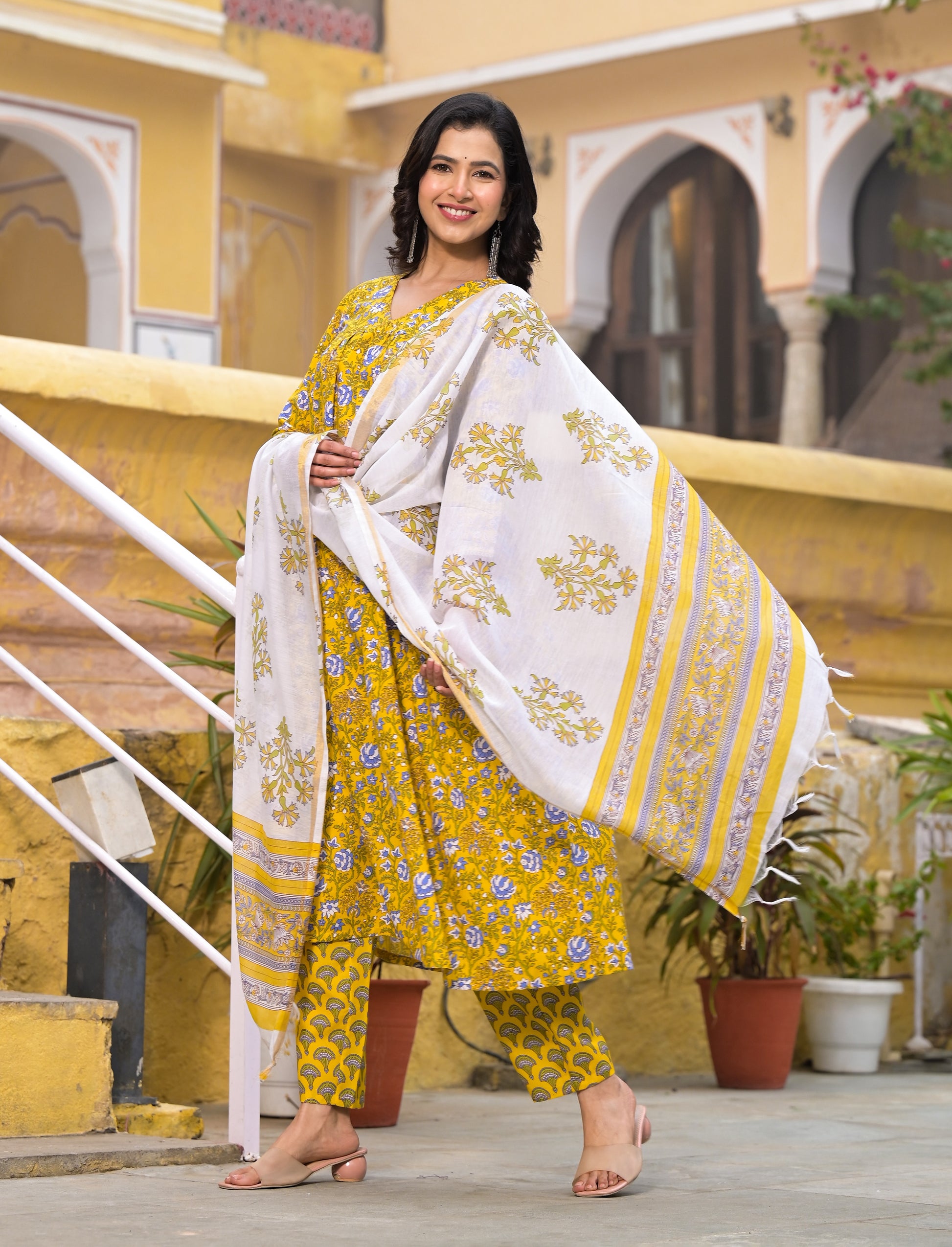 Ehnic Set Women Floral Printed Flared A-Line Kurta and Pant set with Dupatta - Ethnic Set