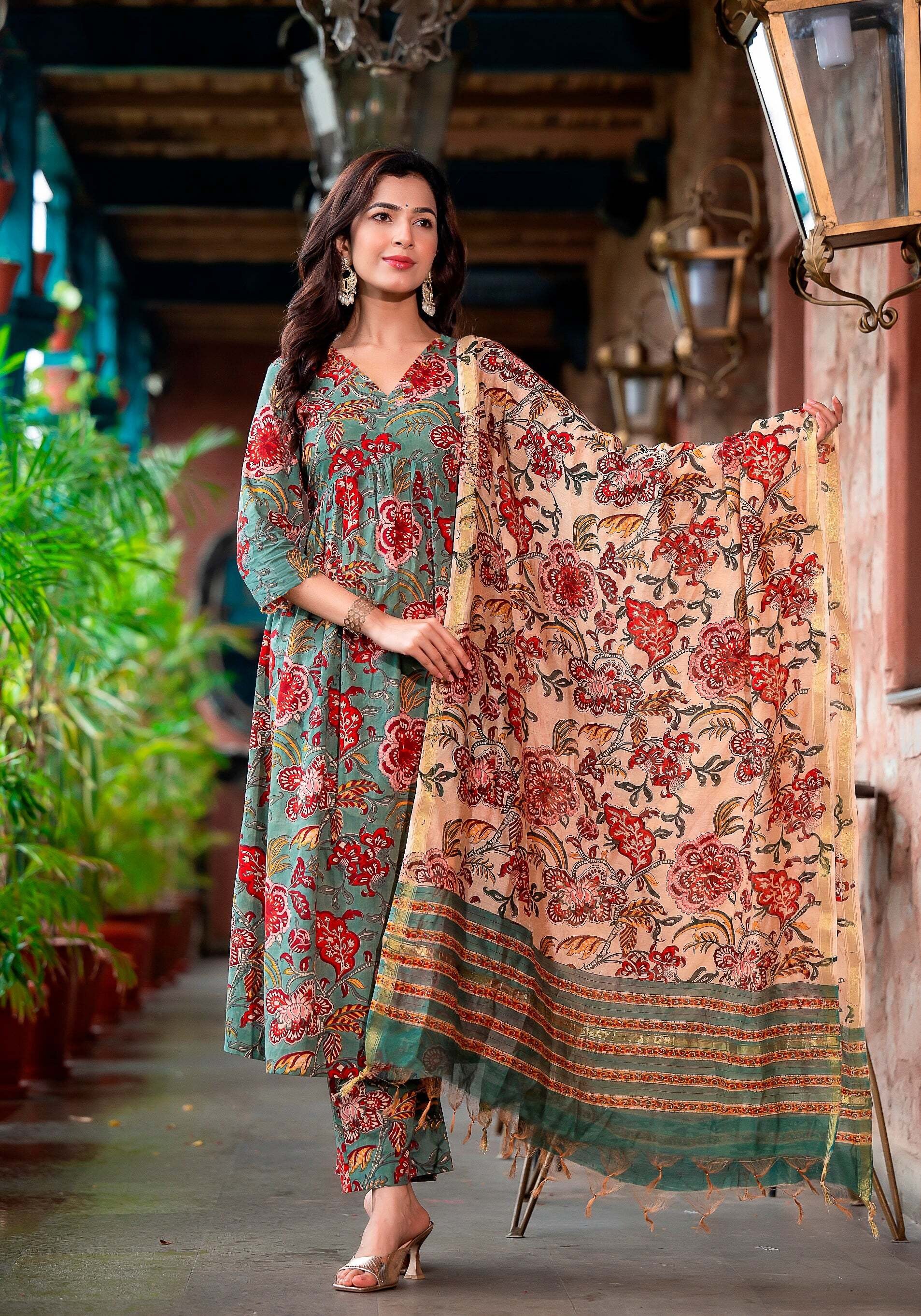 Ehnic Set Women Printed Straight Kurta and Pant set with Dupatta - Ethnic Set