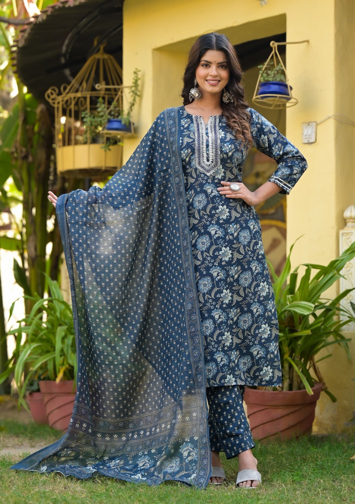 Ehnic Set Women Printed Straight Kurta and Pant set with Dupatta - Ethnic Set