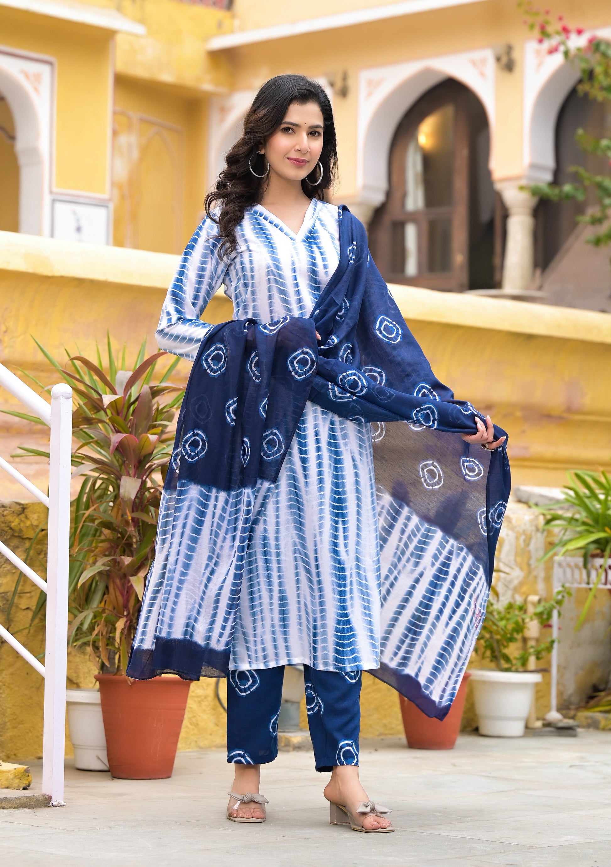 Ehnic Set Women Printed Straight Kurta and Pant set with Dupatta - Ethnic Set