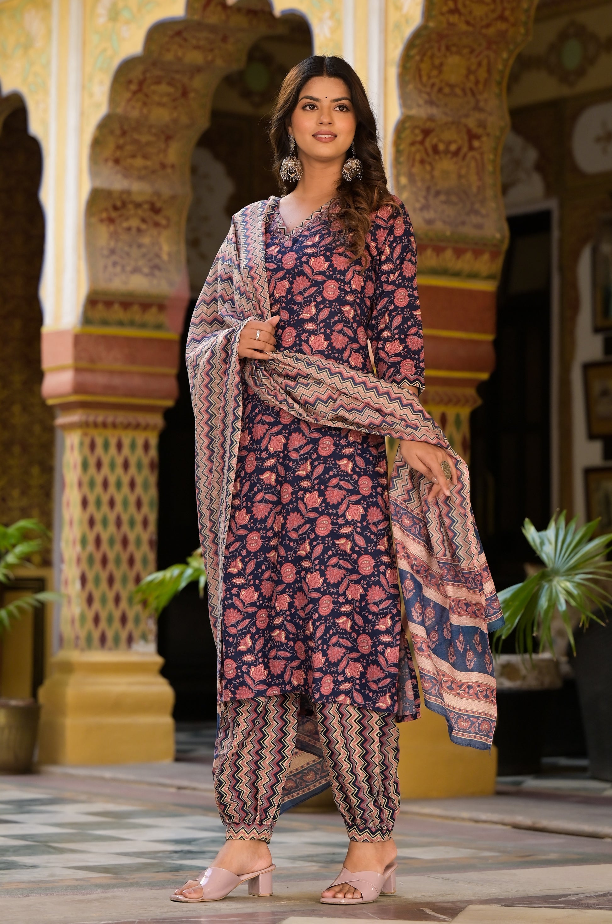 Ehnic Set Women Printed Straight Kurta and Pant set with Dupatta - Ethnic Set