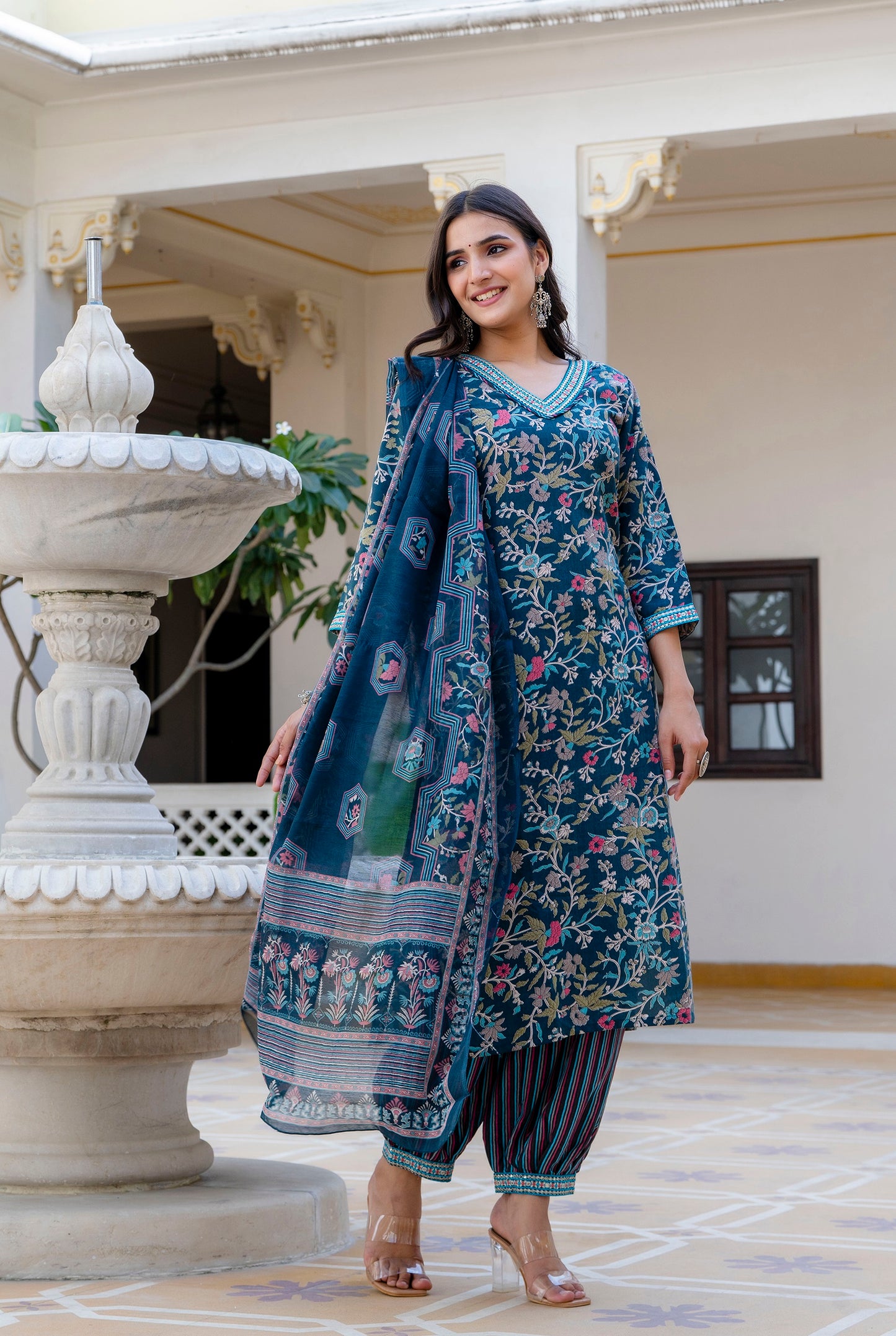 Ethnic Set Women Printed Straight Kurta and Pant set with Dupatta