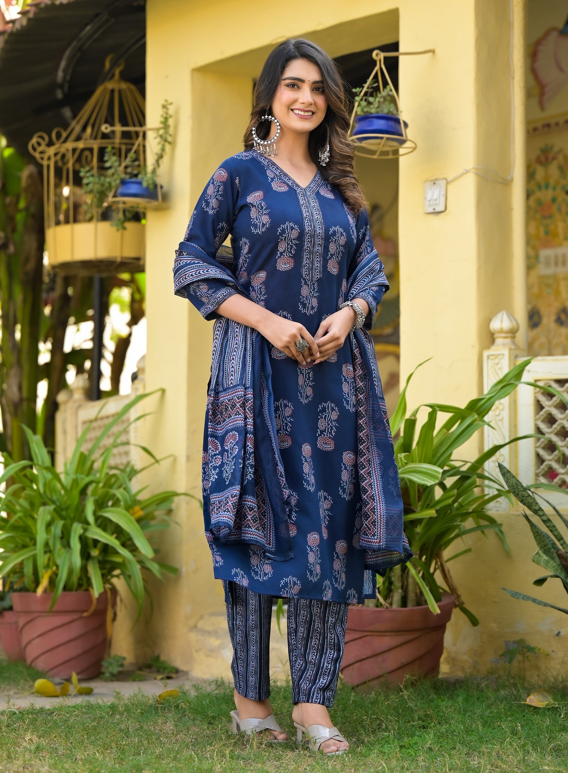 Ehnic Set Women Printed Straight Kurta and Pant set with Dupatta - Ethnic Set