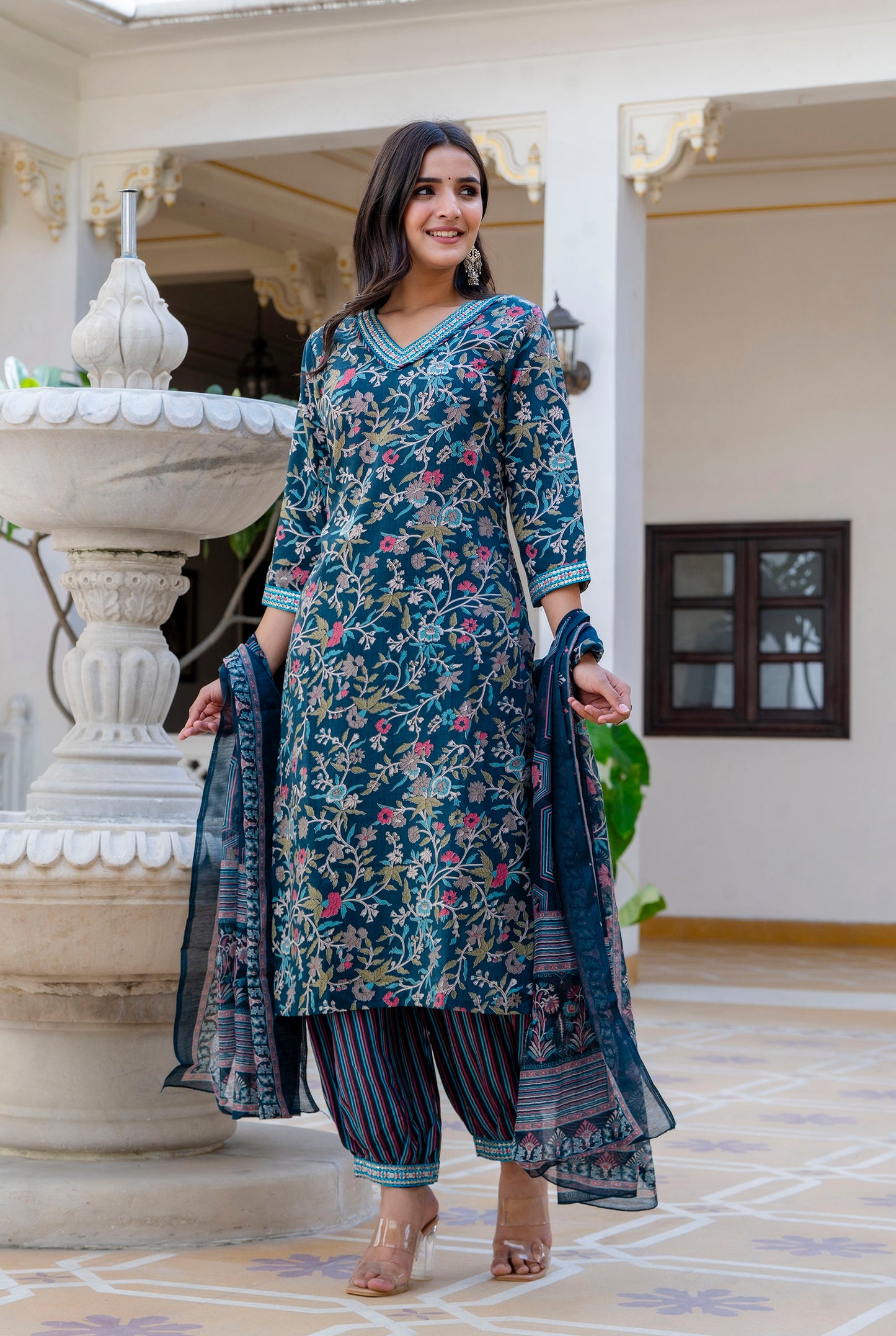 Ethnic Set Women Printed Straight Kurta and Pant set with Dupatta