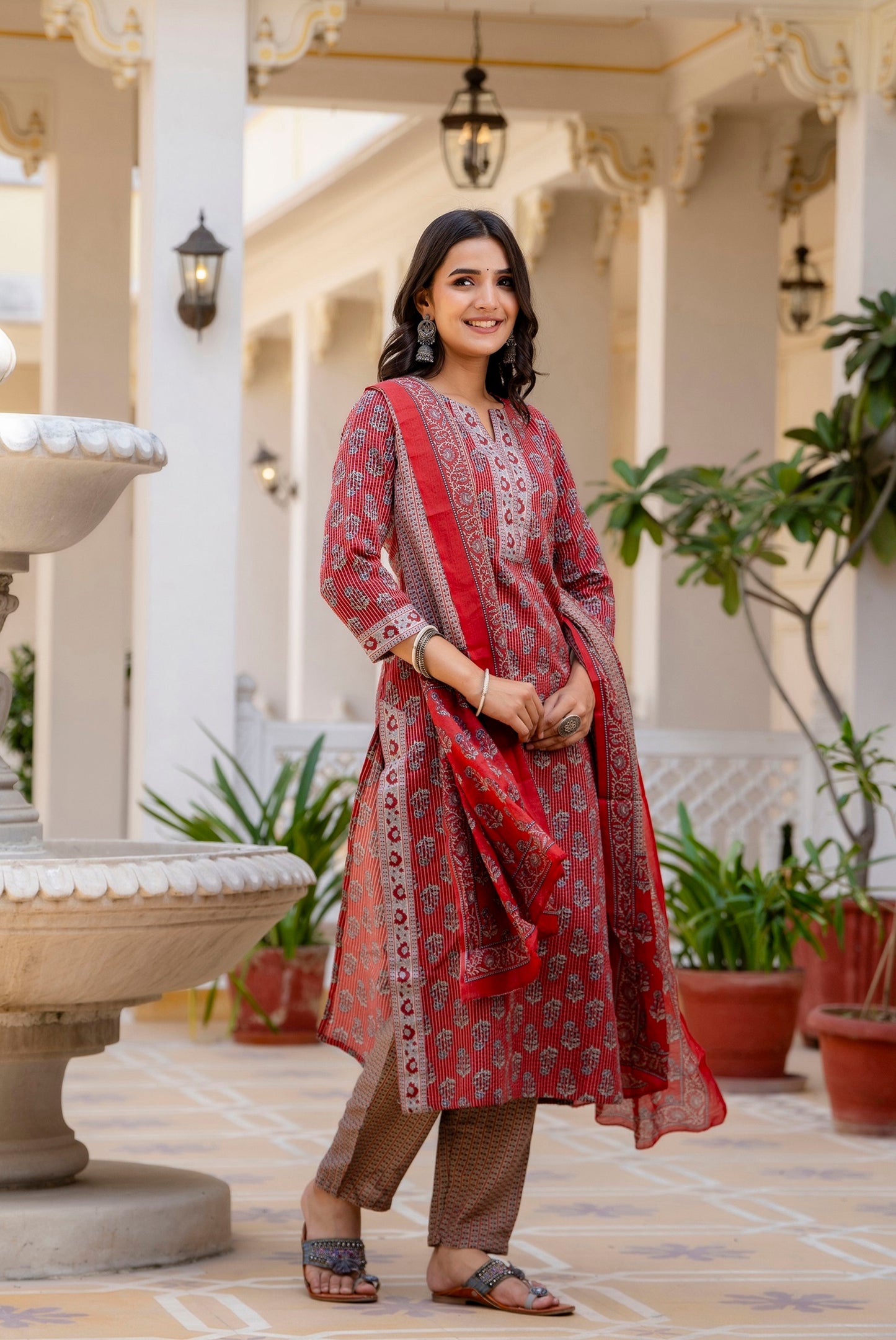 Ethnic Set Women Printed Straight Red Kurta and Pant set with Dupatta