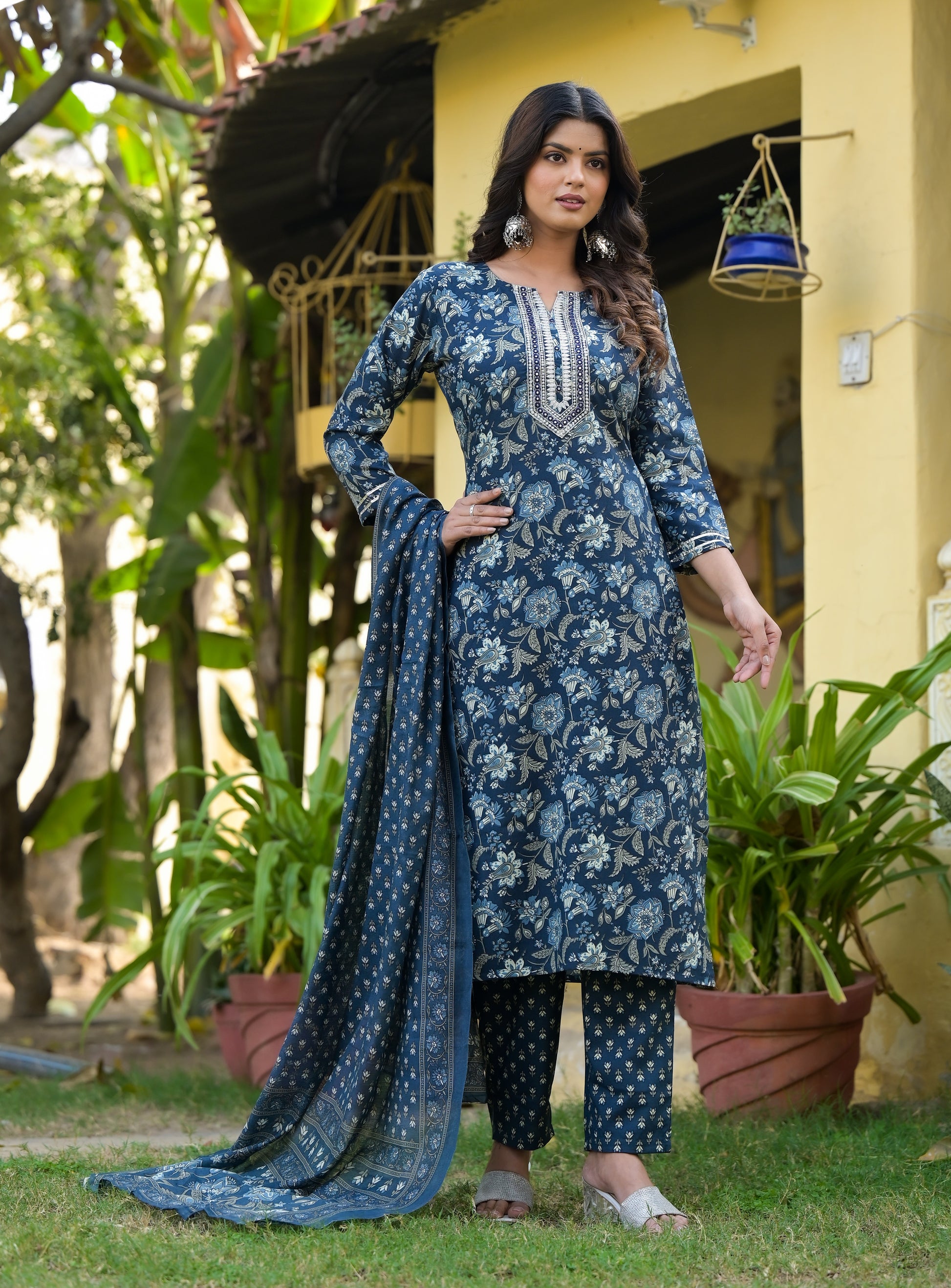 Ehnic Set Women Printed Straight Kurta and Pant set with Dupatta - Ethnic Set