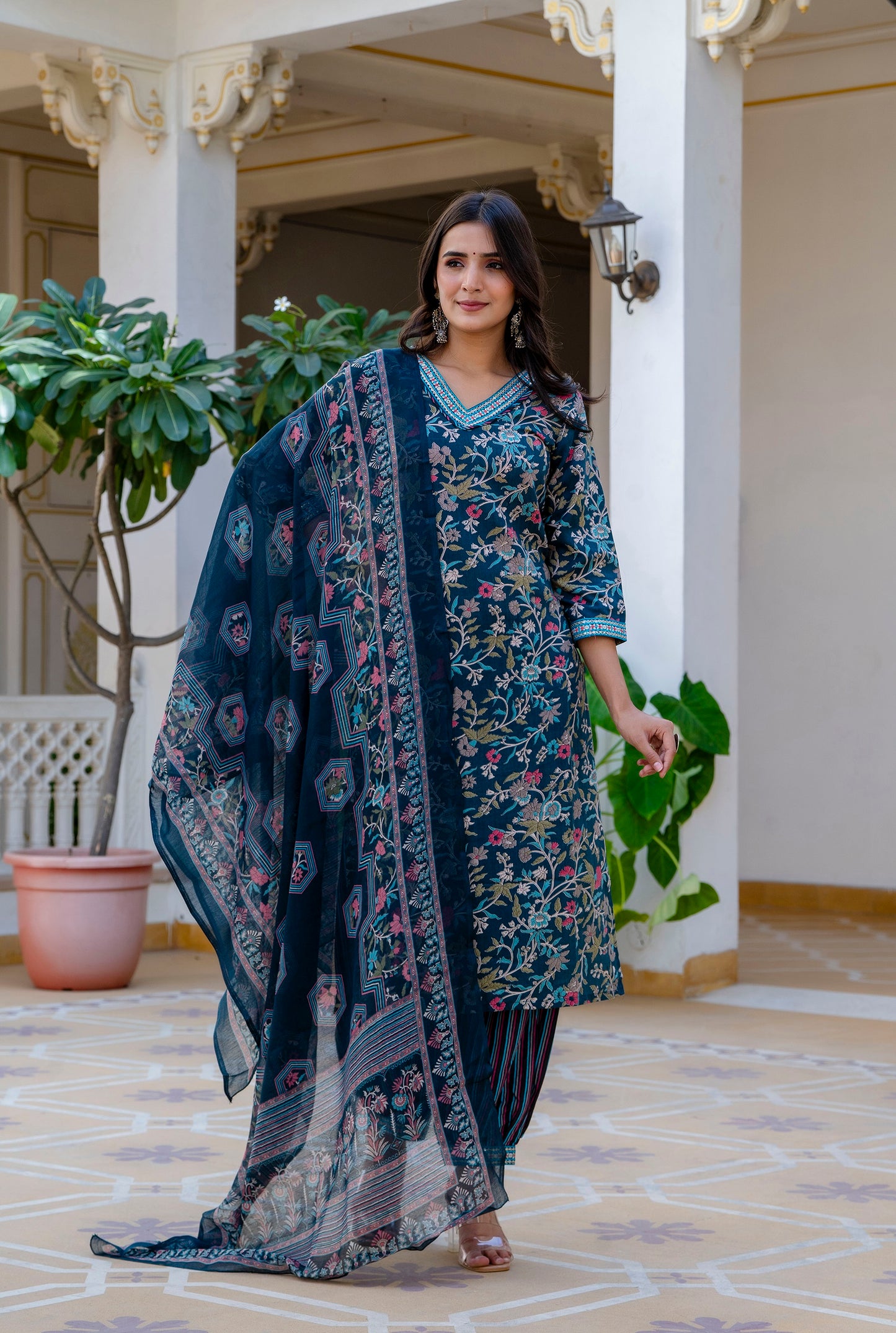 Ethnic Set Women Printed Straight Kurta and Pant set with Dupatta