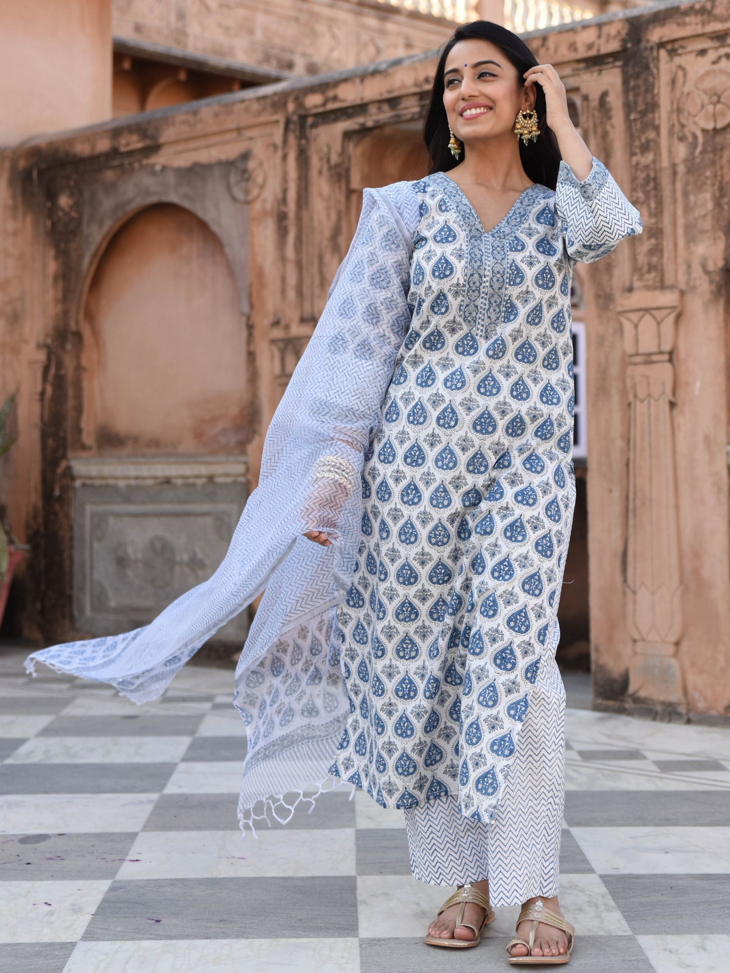 Ehnic Set Women Printed Straight Kurta and Pant set with Dupatta - Ethnic Set