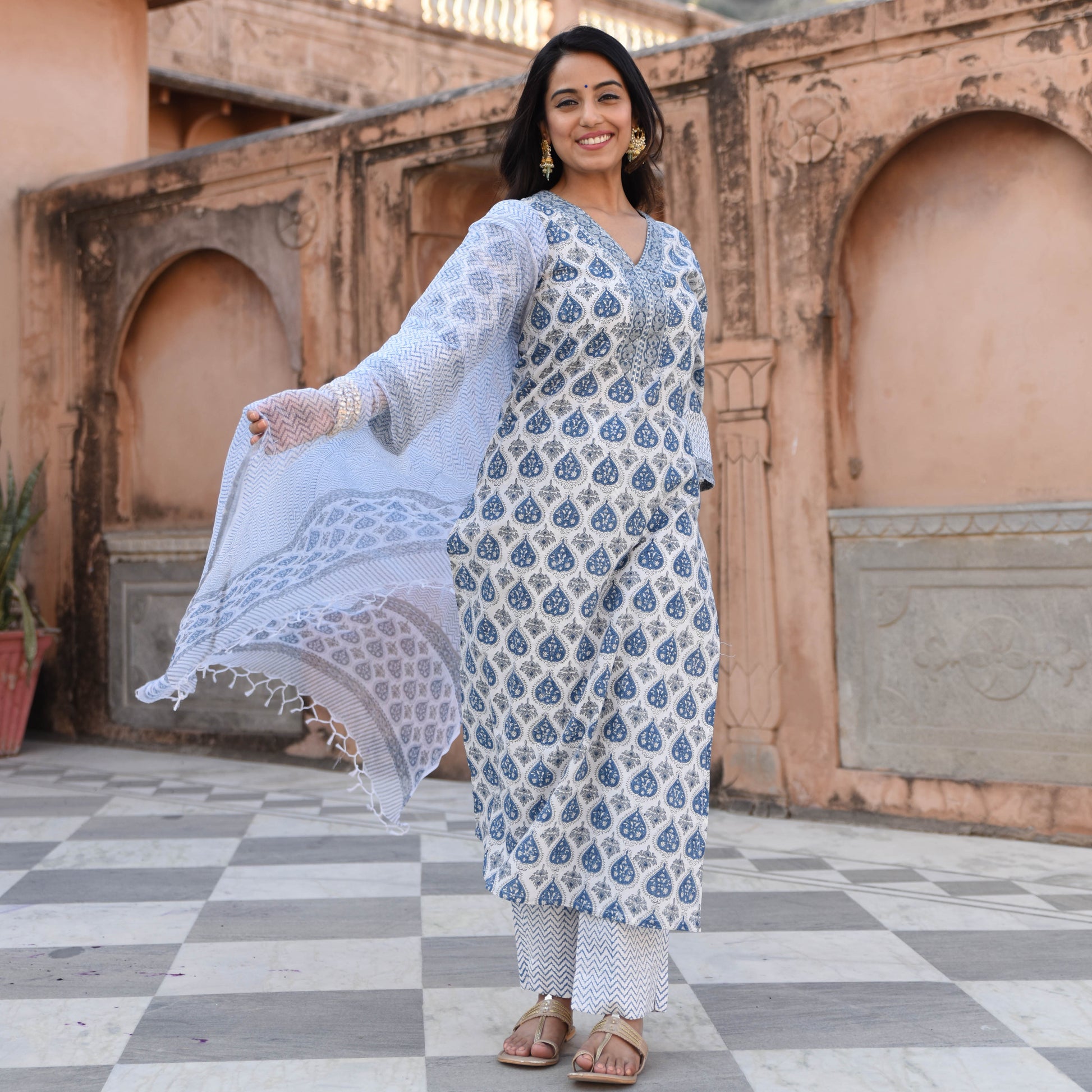 Ehnic Set Women Printed Straight Kurta and Pant set with Dupatta - Ethnic Set