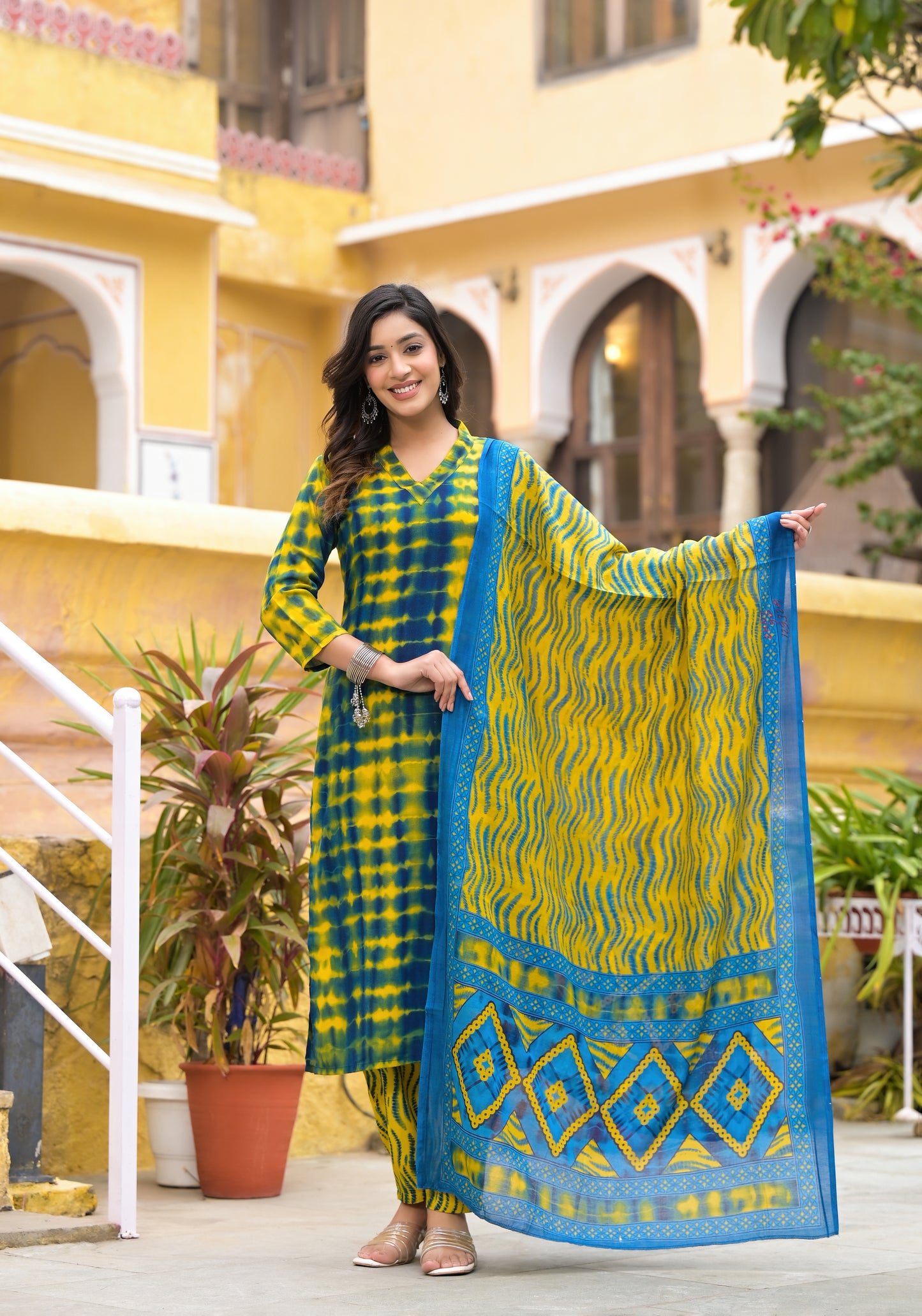 Ethnic Set women Printed Kurta and pant set with Dupatta - Ethnic Set