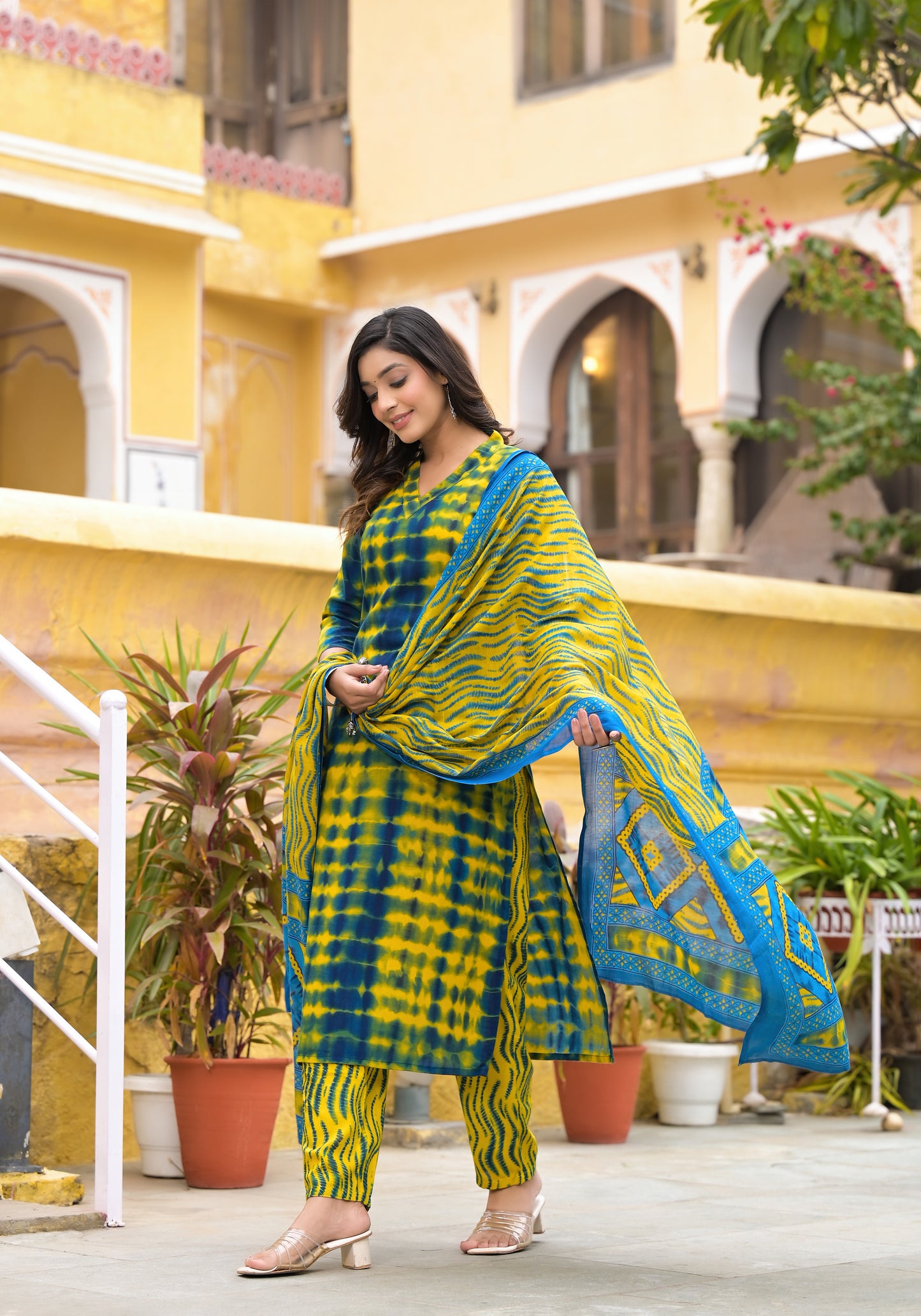 Ethnic Set women Printed Kurta and pant set with Dupatta - Ethnic Set