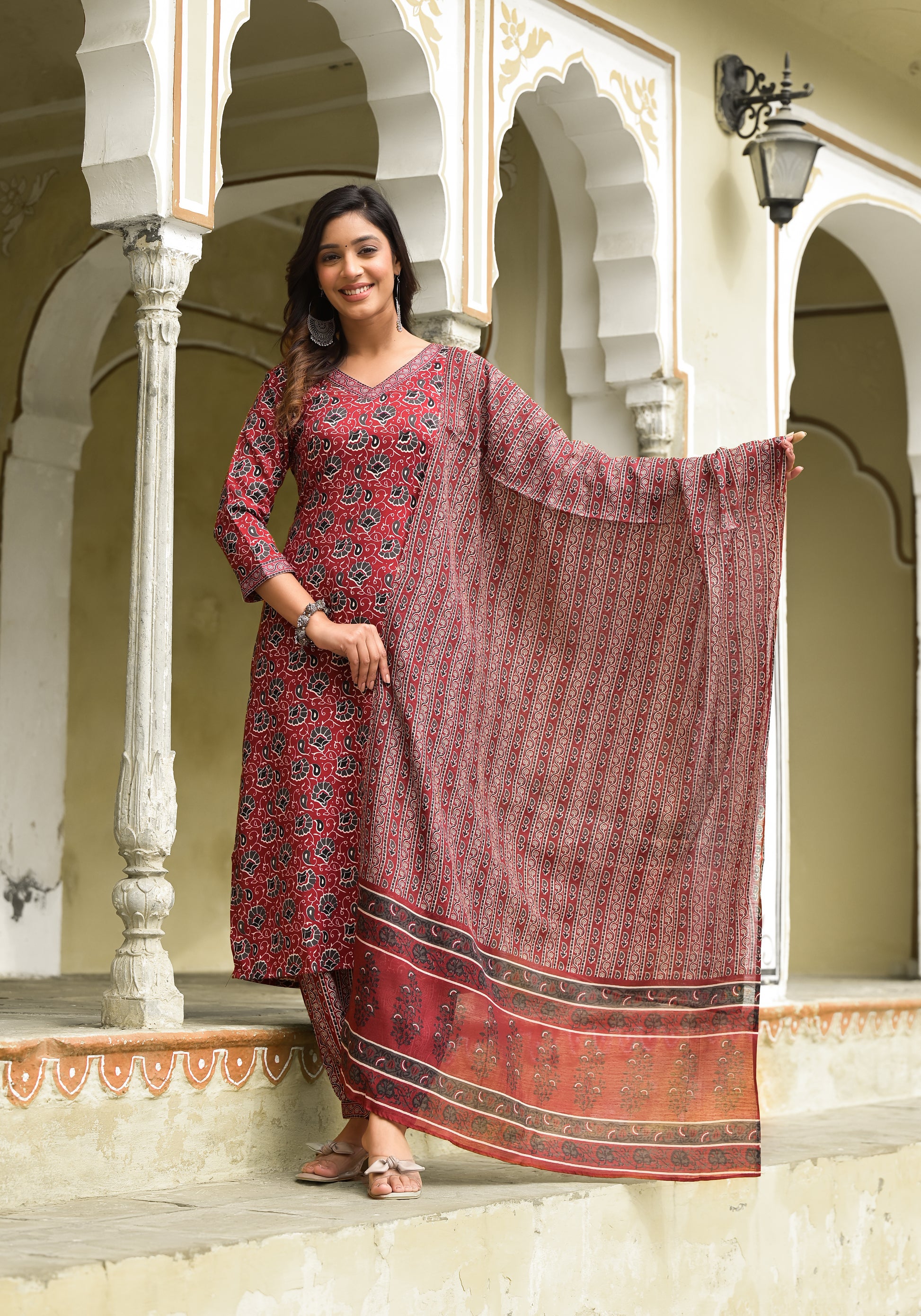 Ehnic Set Women Floral PrintedStraight Kurta and Pant set with Dupatta - Ethnic Set