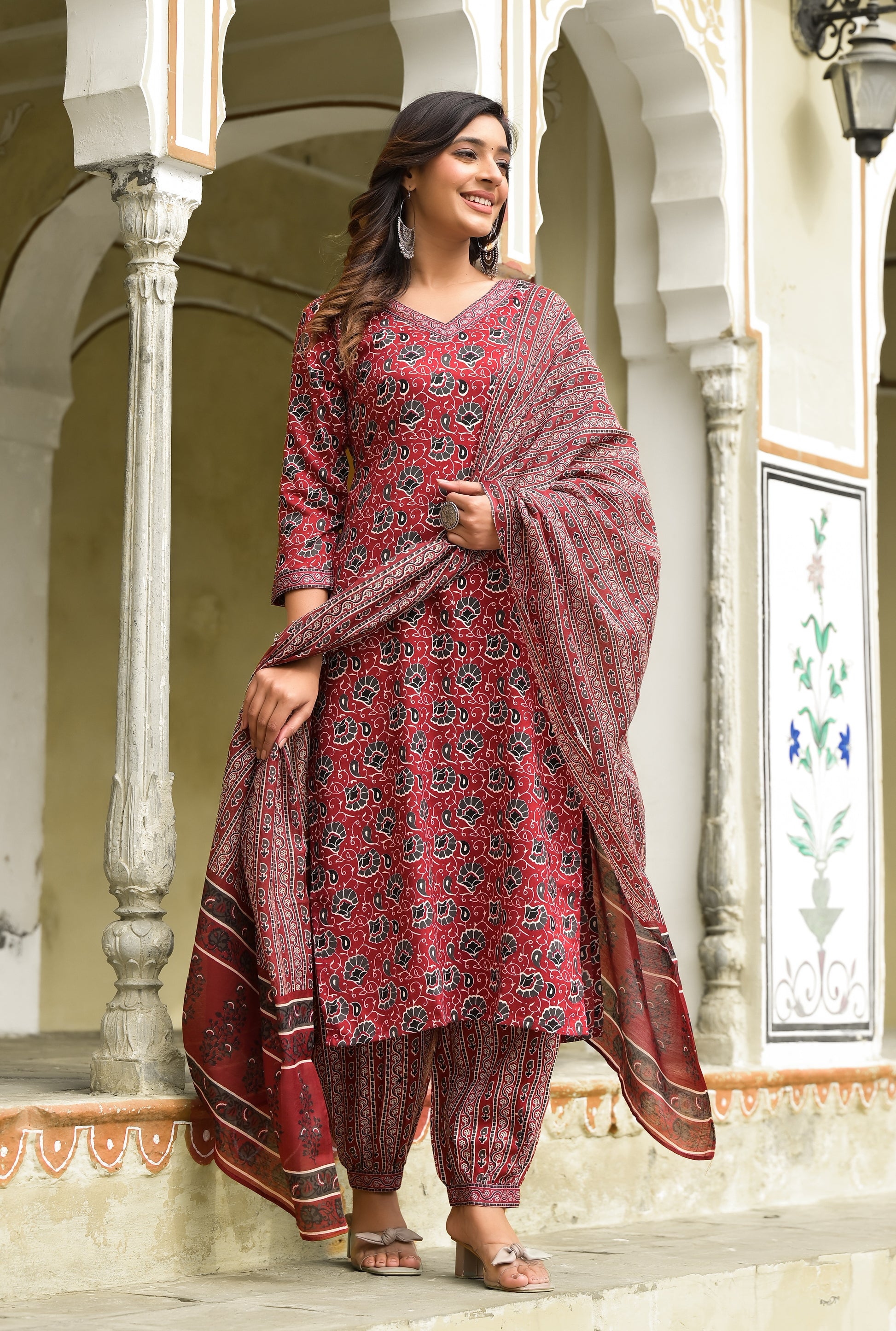 Ehnic Set Women Printed Straight Kurta and Pant set with Dupatta - Ethnic Set