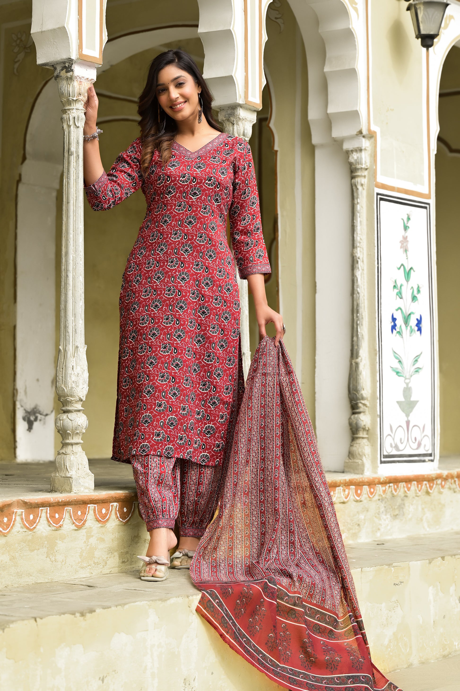 Ehnic Set Women Printed Straight Kurta and Pant set with Dupatta - Ethnic Set