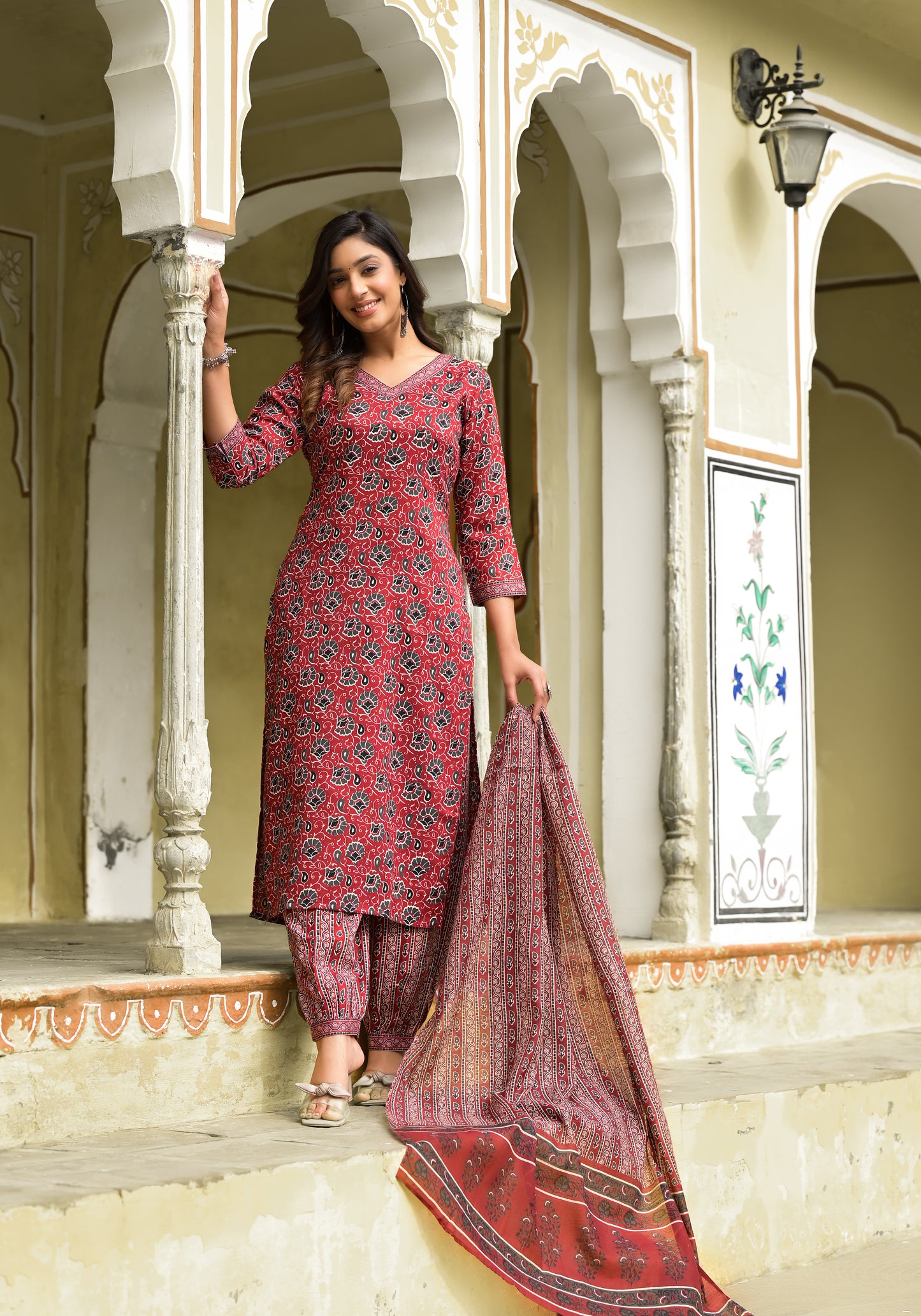 Ehnic Set Women Floral PrintedStraight Kurta and Pant set with Dupatta - Ethnic Set