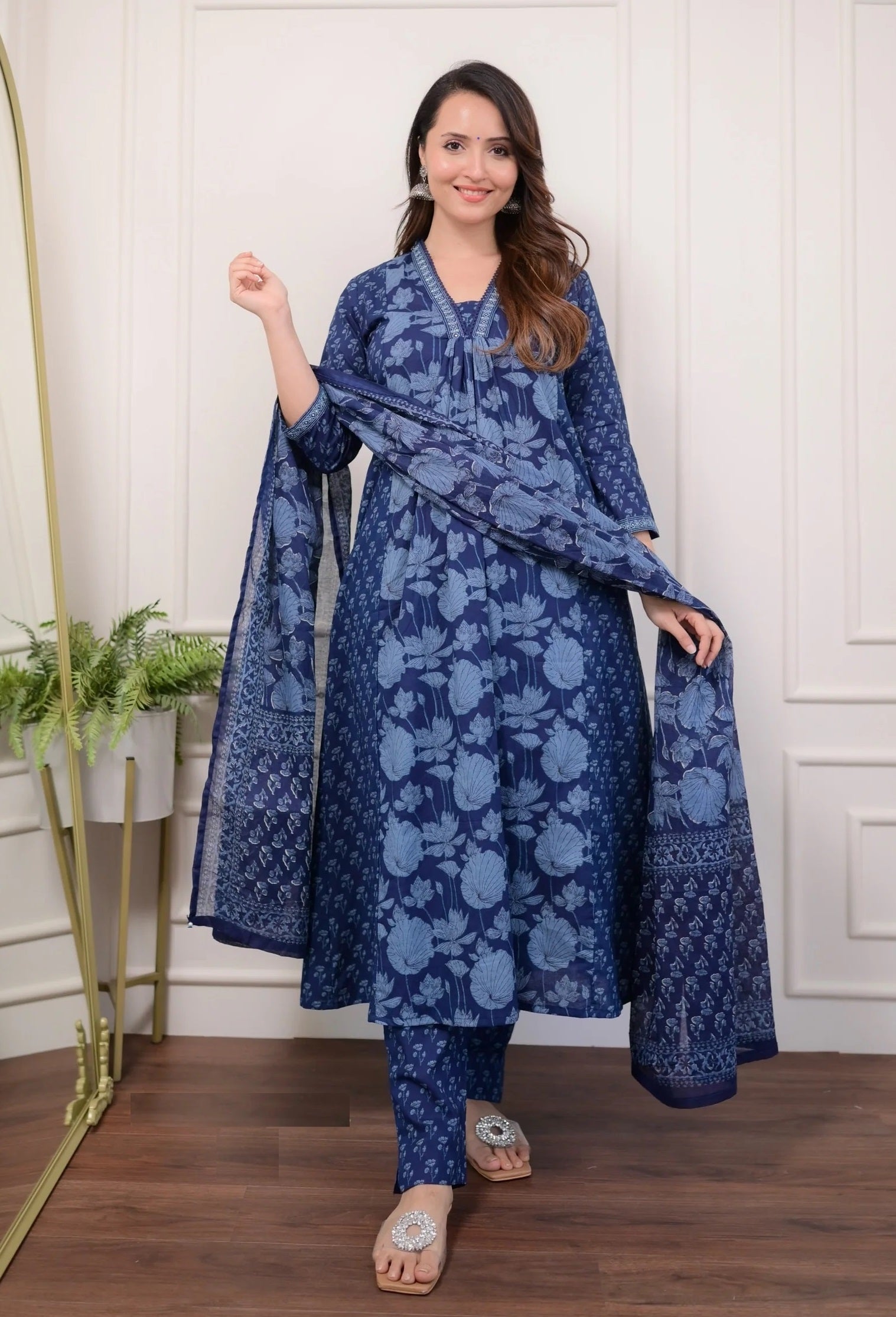 Ehnic Set Women Printed Straight Kurta and Pant set with Dupatta - Ethnic Set