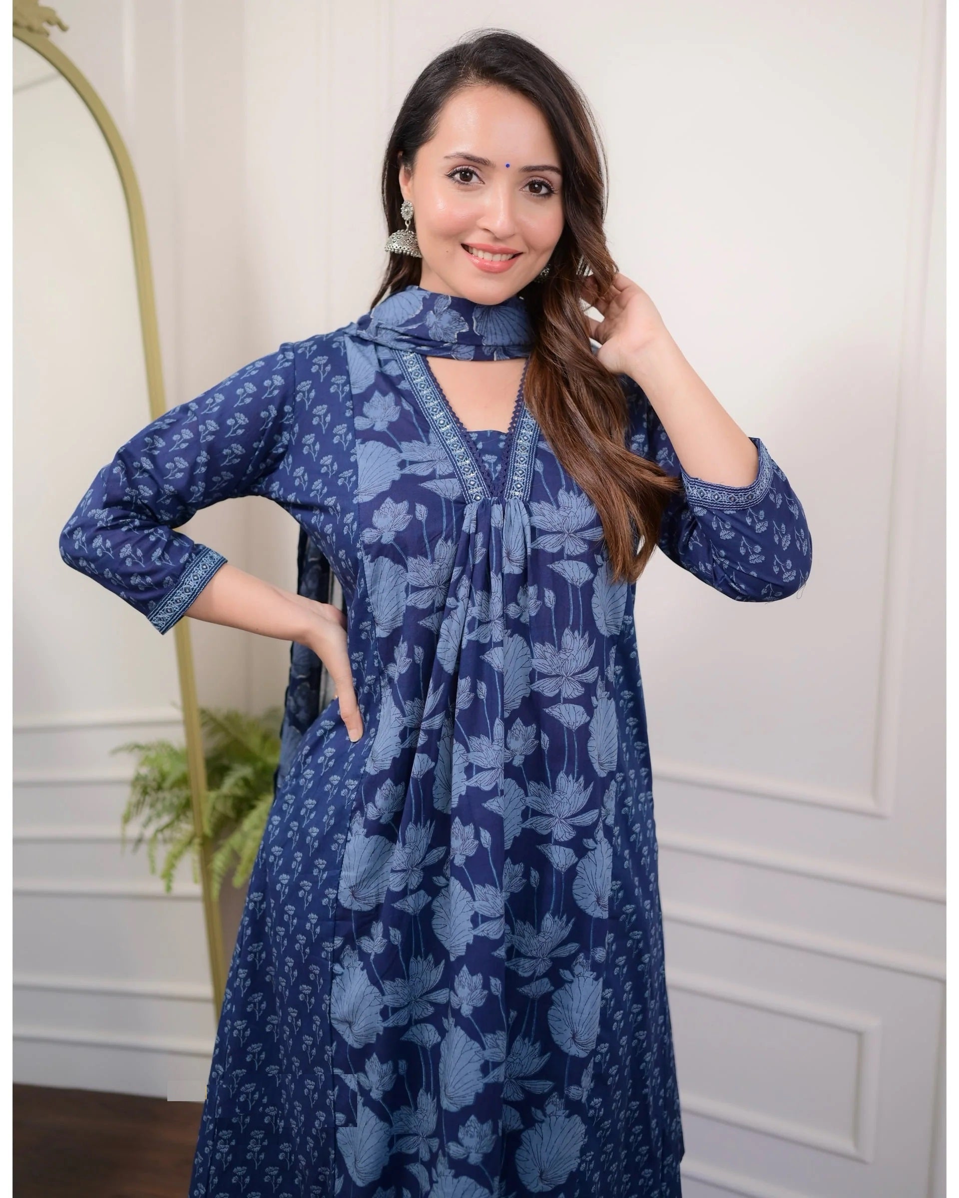 Ehnic Set Women Printed Straight Kurta and Pant set with Dupatta - Ethnic Set