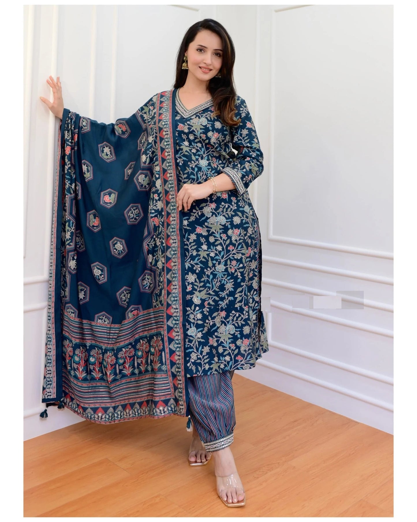 Ehnic Set Women Printed Straight Kurta and Pant set with Dupatta - Ethnic Set