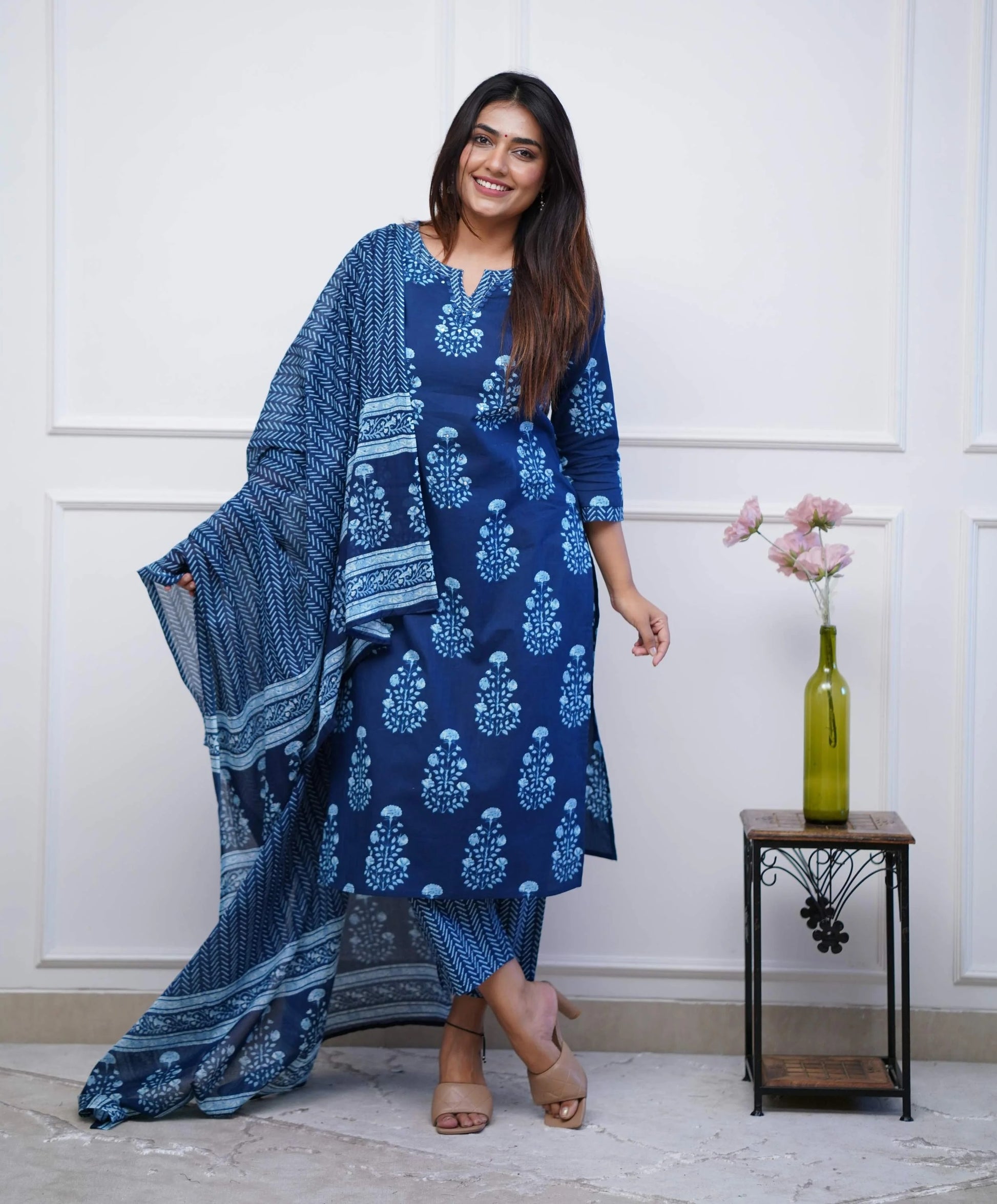 Ehnic Set Women Printed Straight Kurta and Pant set with Dupatta - Ethnic Set